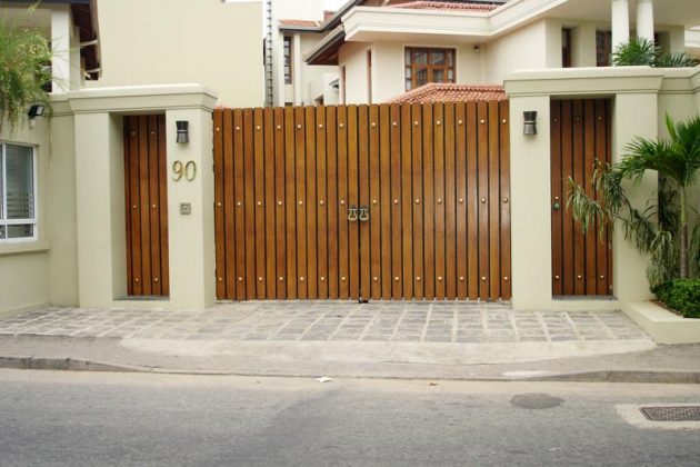17 Irresistible Wooden Gate Designs To Adorn Your Exterior