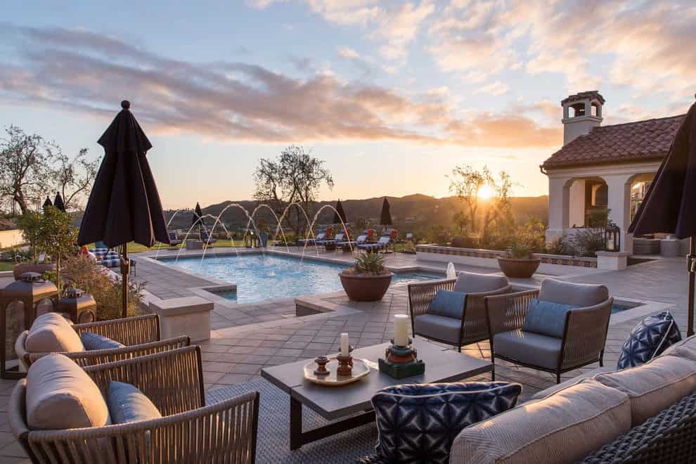 1. Hilltop Hacienda 1. Hilltop Hacienda