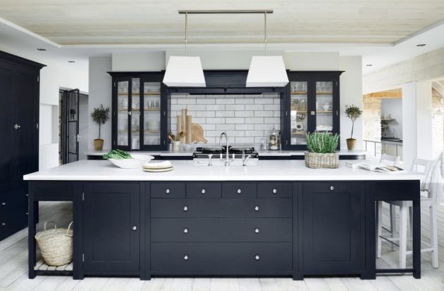 16 Fascinating Black&White Kitchens For Your Inspiration