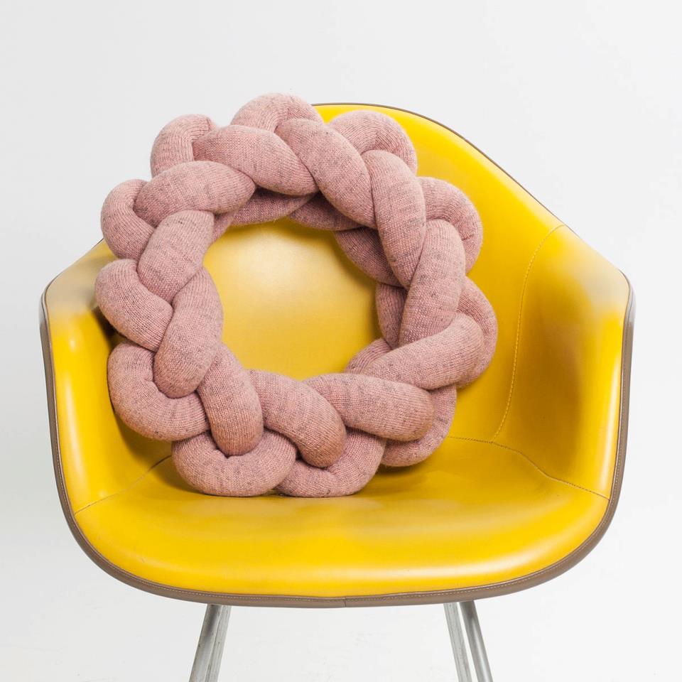 Extraordinary DIY Knot Pillows To Give New Appearance To Your Home Extraordinary DIY Knot Pillows To Give New Appearance To Your Home