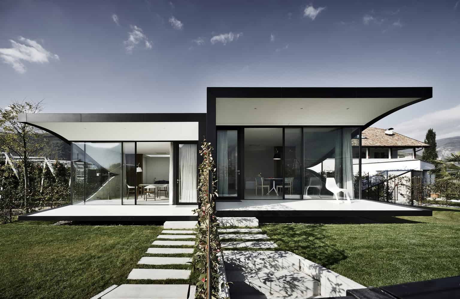 Mirror Houses by Peter Pichler Architecture in Bolzano, Italy Mirror Houses by Peter Pichler Architecture in Bolzano, Italy