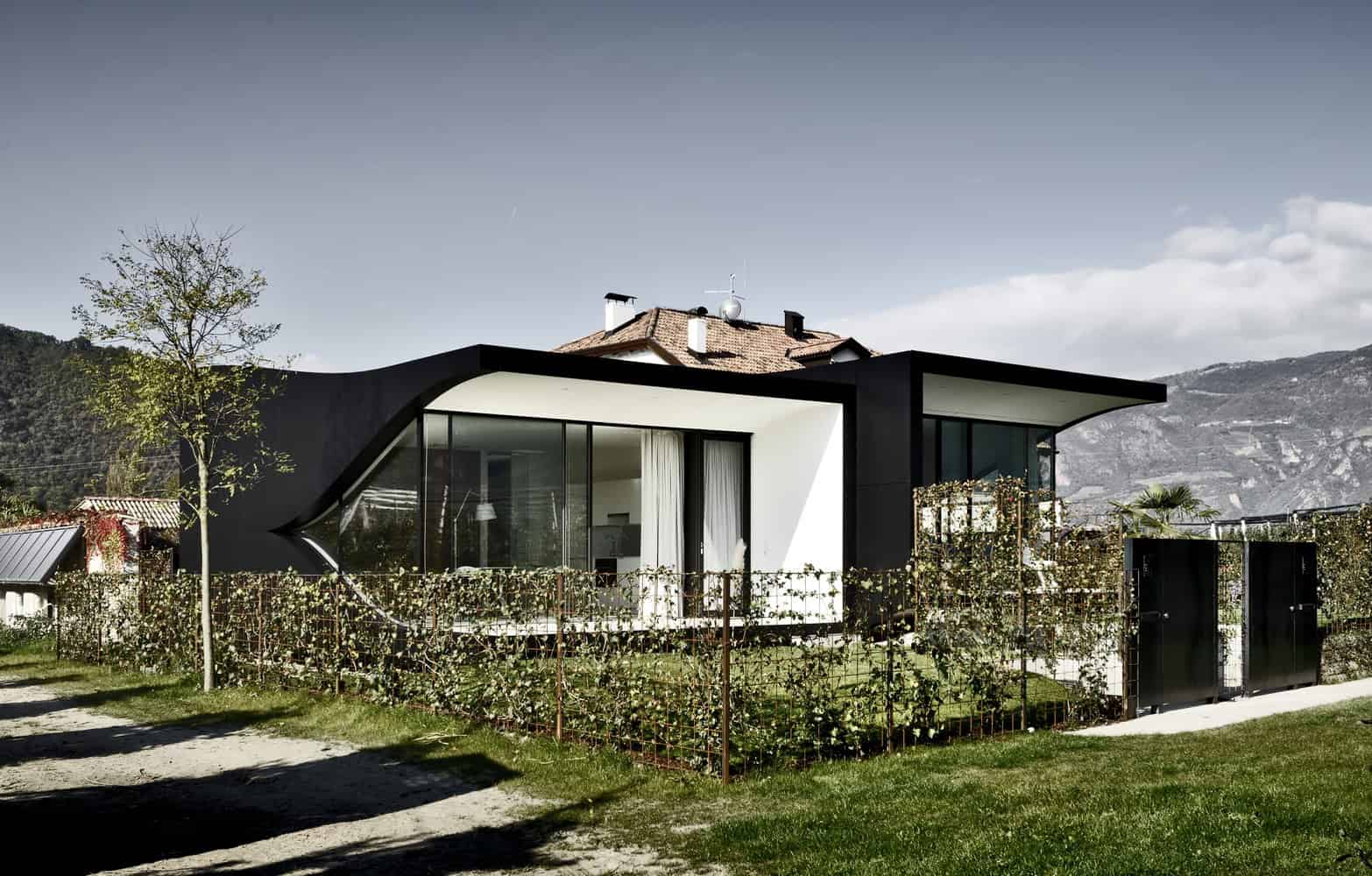 Mirror Houses by Peter Pichler Architecture in Bolzano, Italy Mirror Houses by Peter Pichler Architecture in Bolzano, Italy