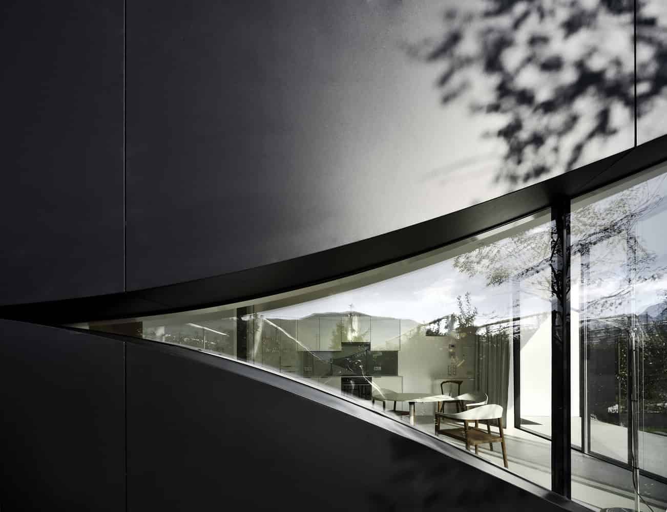 Mirror Houses by Peter Pichler Architecture in Bolzano, Italy Mirror Houses by Peter Pichler Architecture in Bolzano, Italy