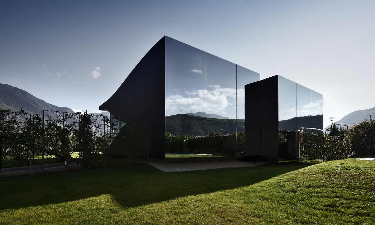 Mirror Houses by Peter Pichler Architecture in Bolzano, Italy Mirror Houses by Peter Pichler Architecture in Bolzano, Italy