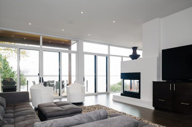 Ottawa River House by Christopher Simmonds Architect in Canada