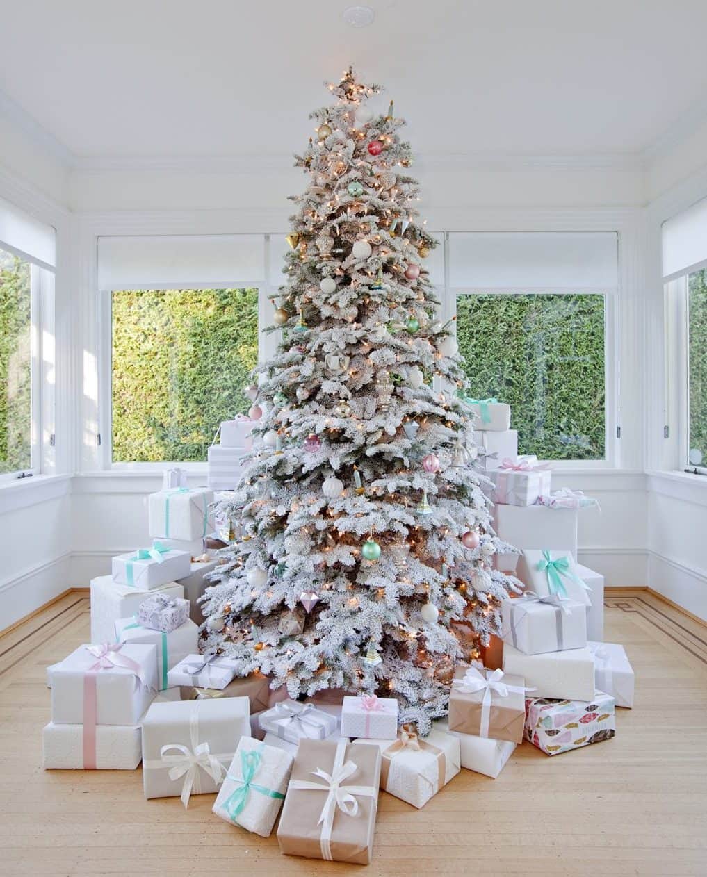 17 Really Fascinating Ways To Decorate Your Christmas Tree 17 Really Fascinating Ways To Decorate Your Christmas Tree