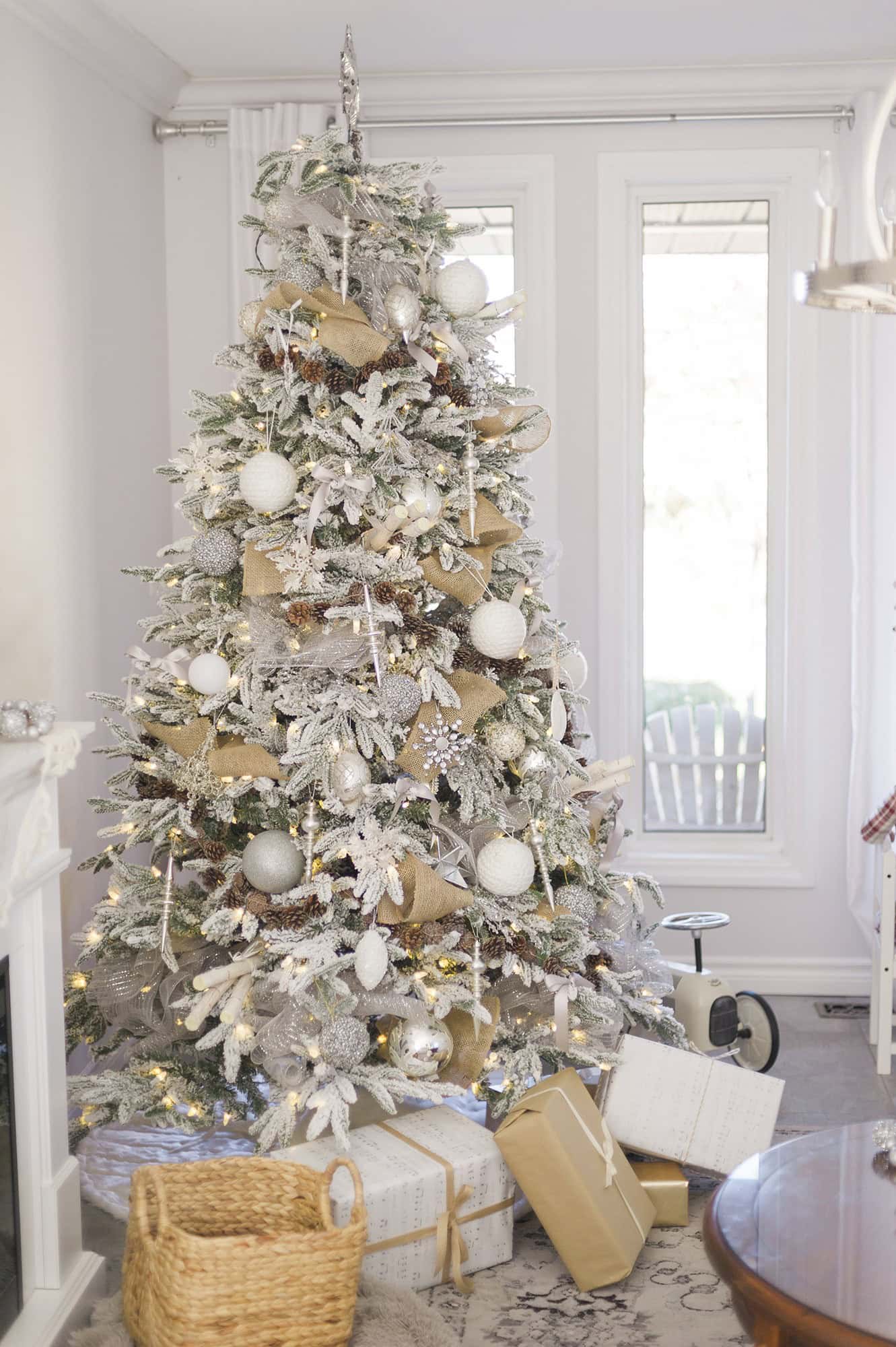 17 Really Fascinating Ways To Decorate Your Christmas Tree 17 Really Fascinating Ways To Decorate Your Christmas Tree