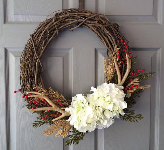 15 Alluring Handmade Christmas Wreath Designs That Will Look Great On Your Front Door