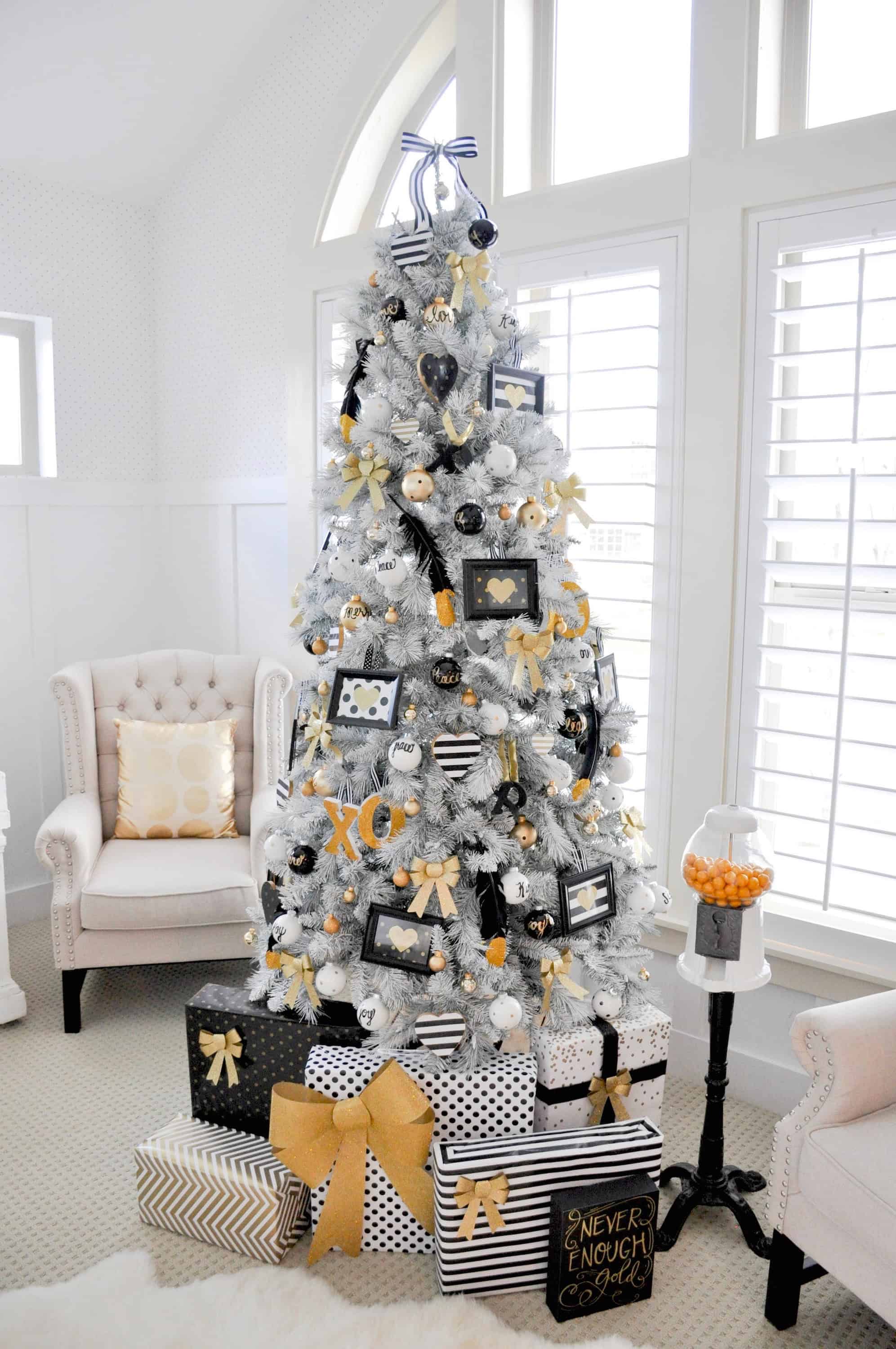 17 Really Fascinating Ways To Decorate Your Christmas Tree 17 Really Fascinating Ways To Decorate Your Christmas Tree