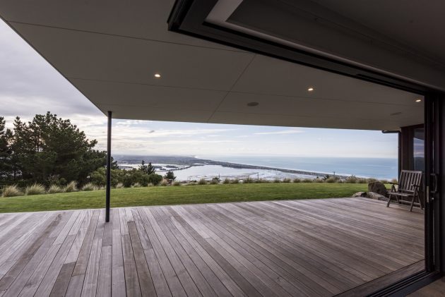Mt Pleasant Home by Cymon Allfrey Architects in New Zealand
