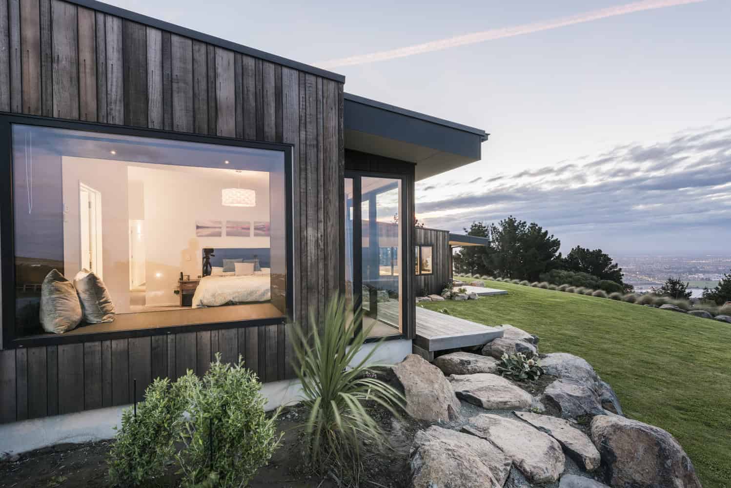 Mt Pleasant Home by Cymon Allfrey Architects in New Zealand Mt Pleasant Home by Cymon Allfrey Architects in New Zealand