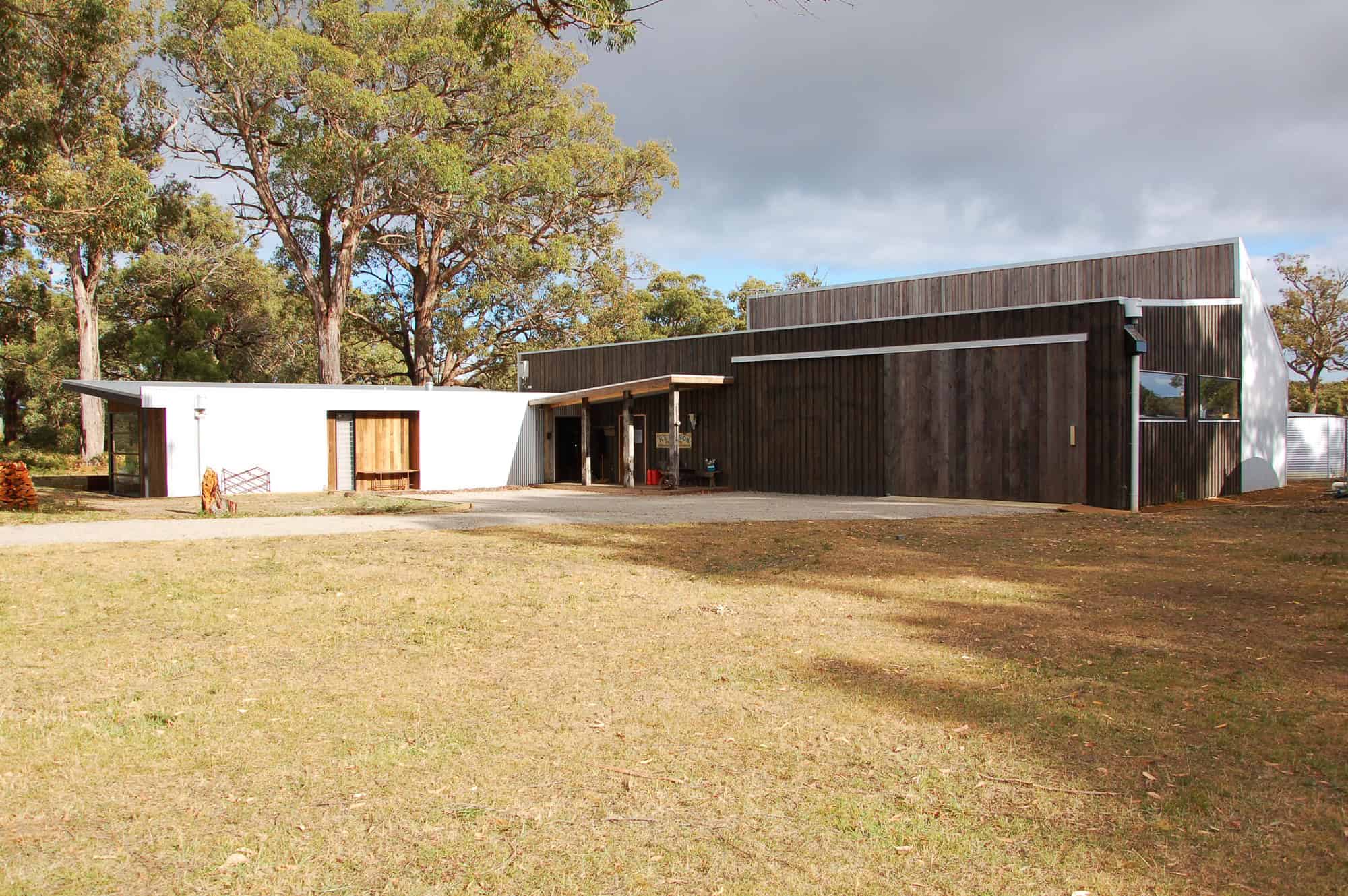 The Über Shed by Jost Architects in Victoria, Australia The Über Shed by Jost Architects in Victoria, Australia