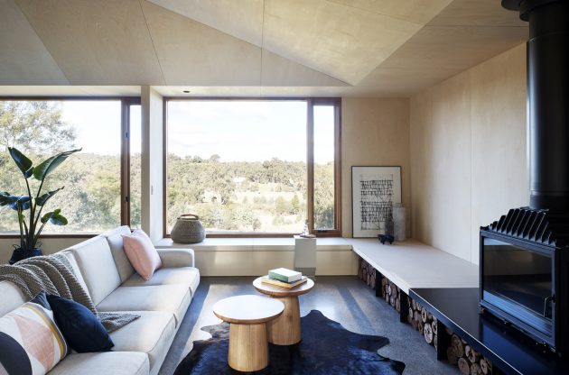 Two Halves House by Moloney Architects in Australia