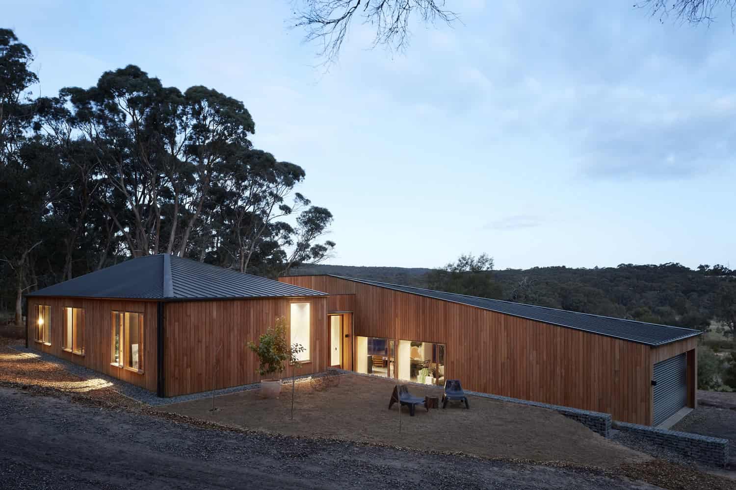Two Halves House by Moloney Architects in Australia