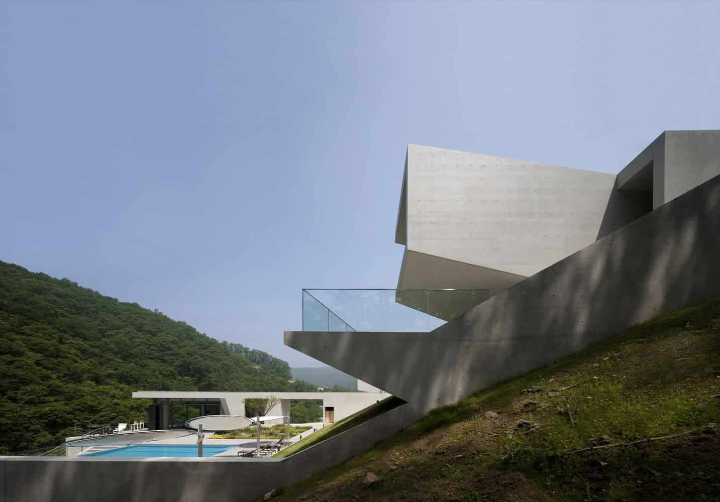 U Retreat by IDMM Architects in Hongcheon, South Korea