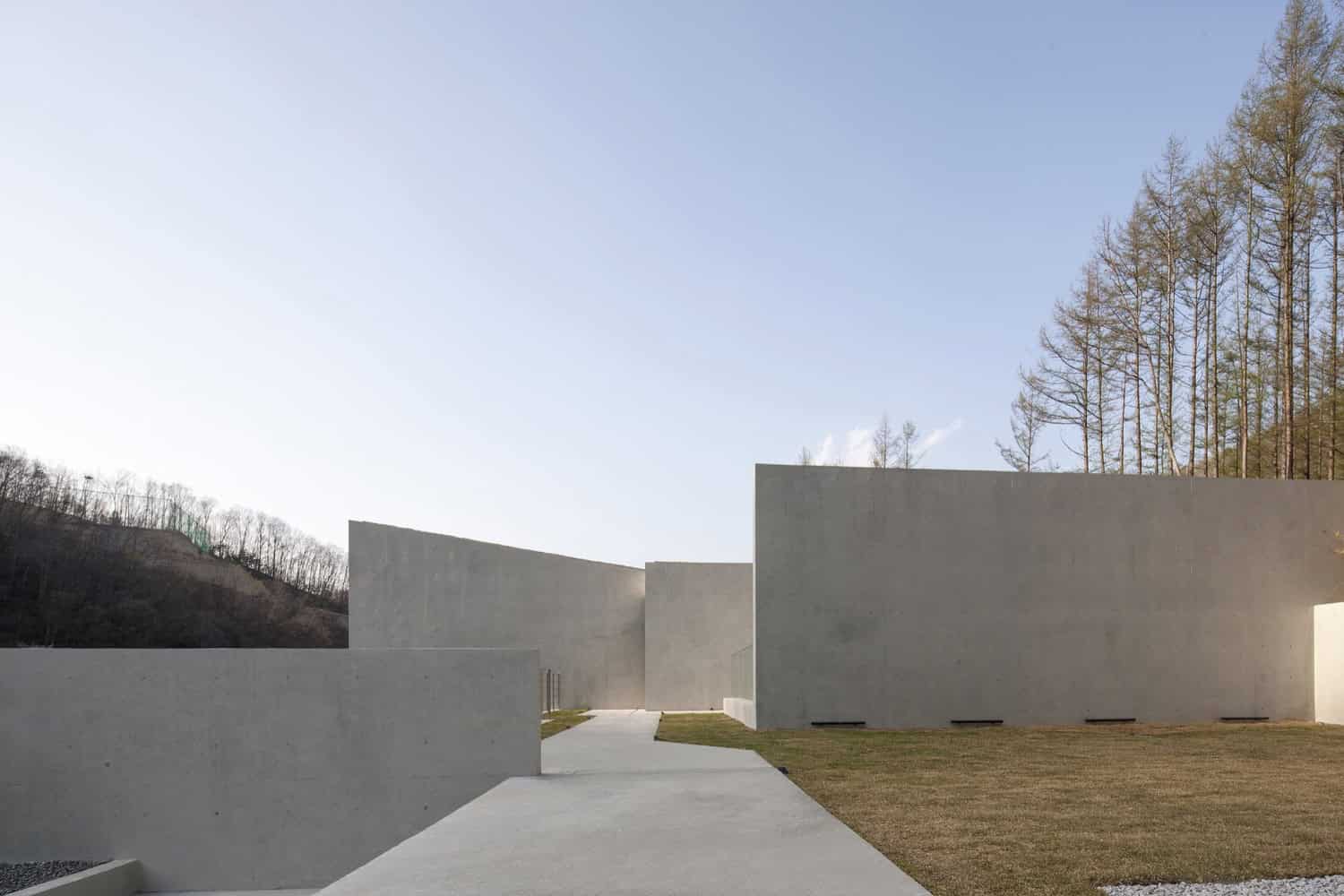 U Retreat by IDMM Architects in Hongcheon, South Korea