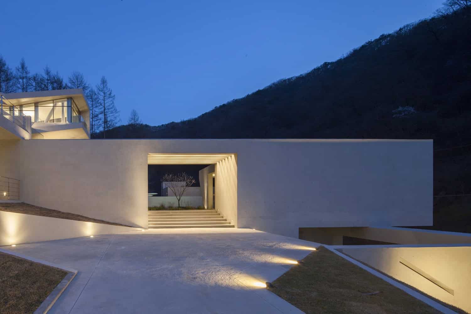 U Retreat by IDMM Architects in Hongcheon, South Korea