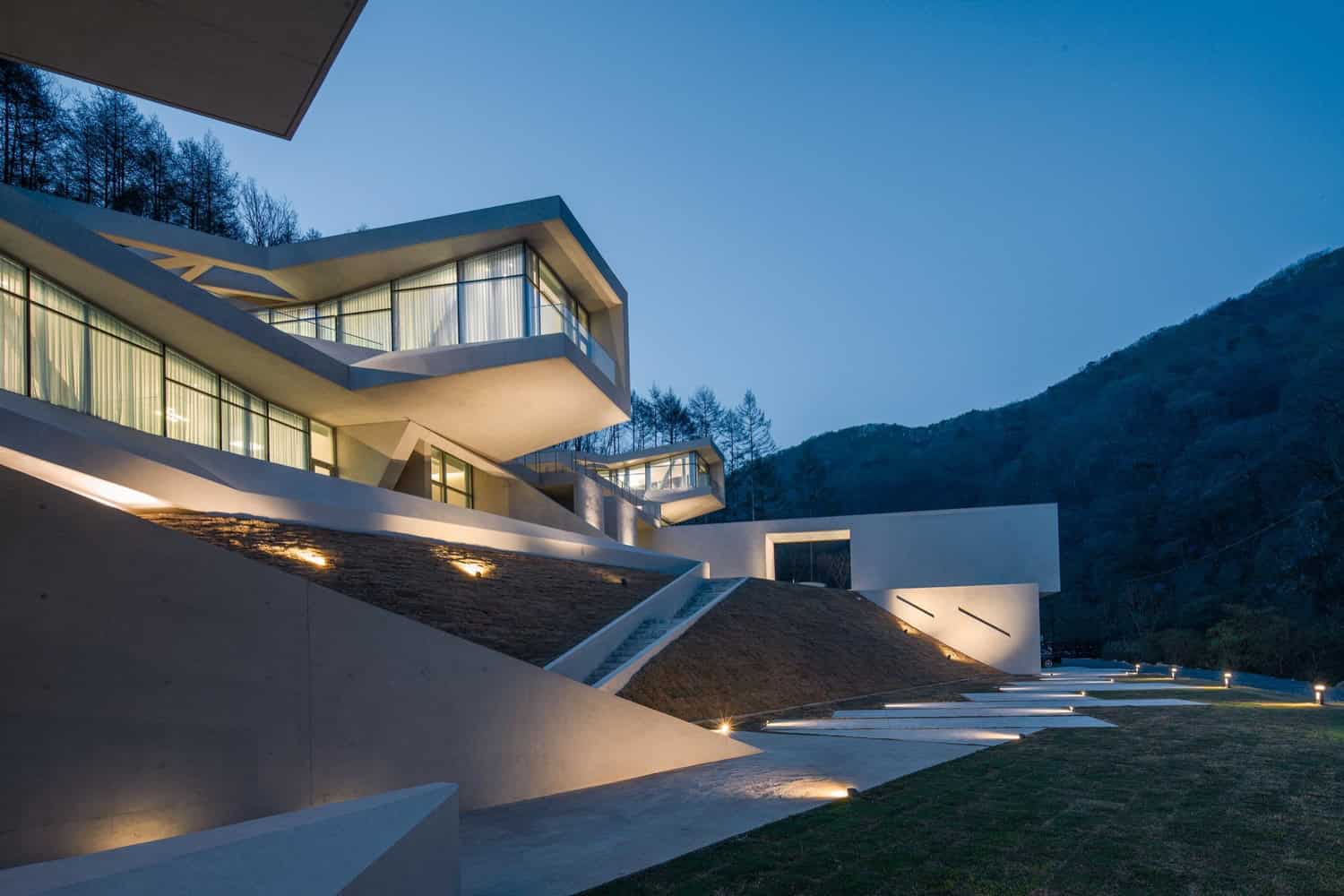 U Retreat by IDMM Architects in Hongcheon, South Korea