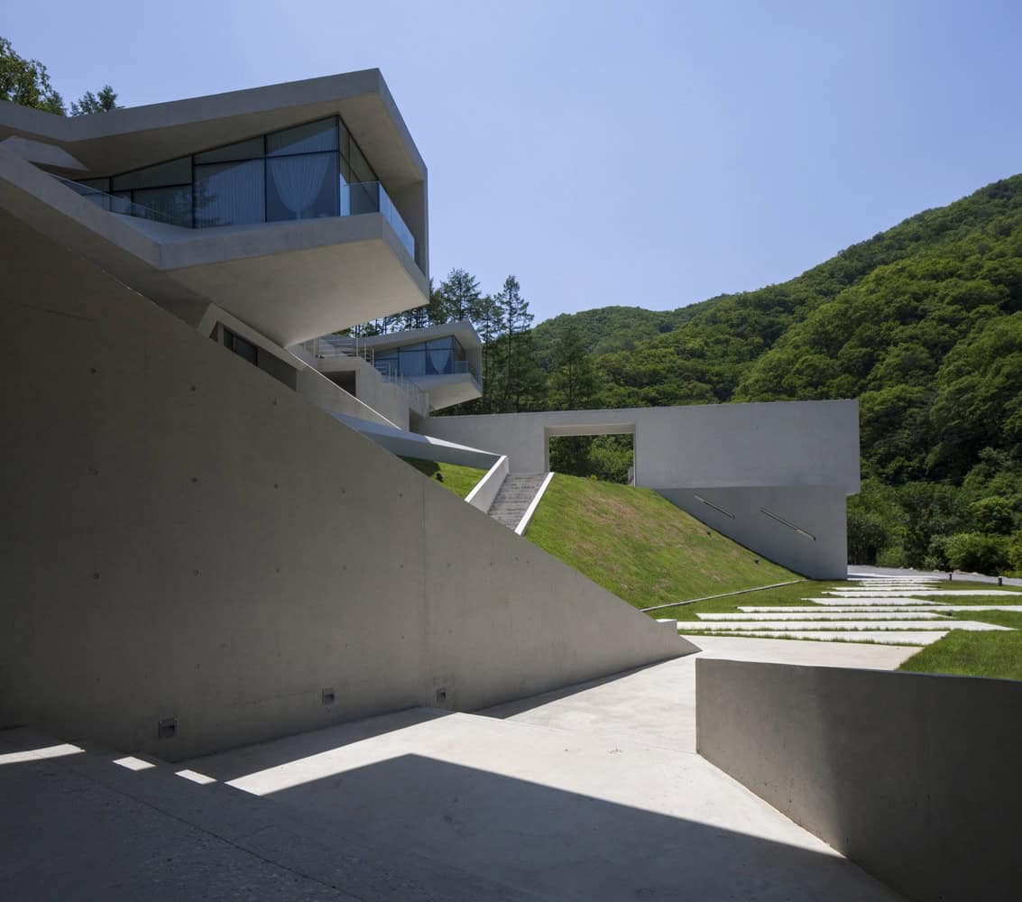 U Retreat by IDMM Architects in Hongcheon, South Korea