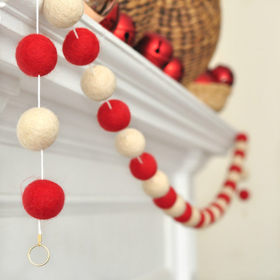 15 Fabulous Handmade Christmas Garland Designs To Brighten Up Your Photos