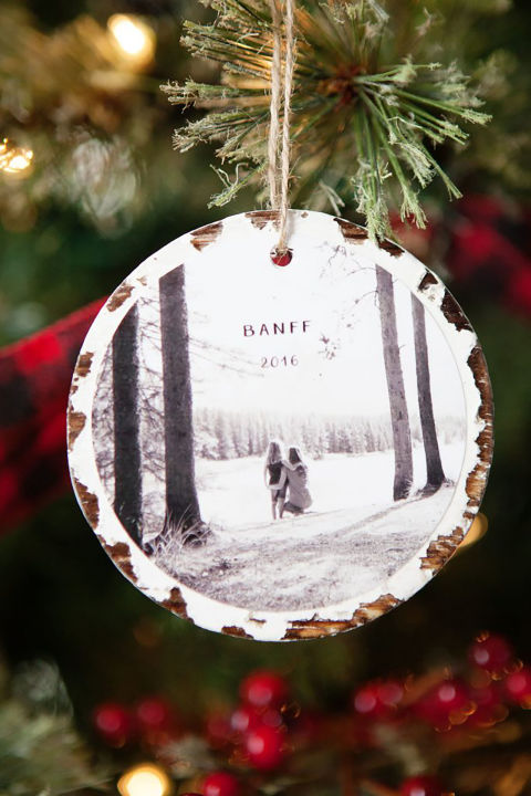 16 Charming DIY Christmas Ornaments You'll Fall In Love With