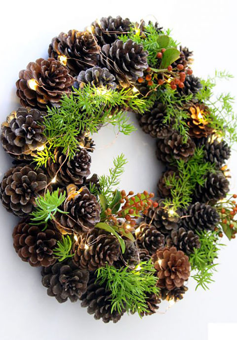 17 Whimsical DIY Christmas Wreath Ideas You'll Easily Craft
