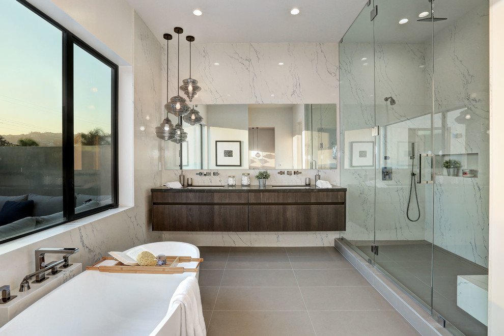 18 Sleek Modern Bathroom Designs You'll Fall In Love With