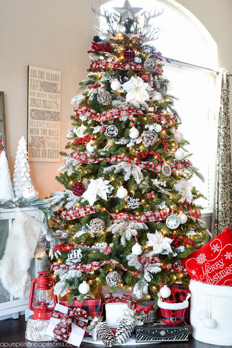 22 Sparkling Christmas Tree Decorating Ideas You'll Lose Yourself In