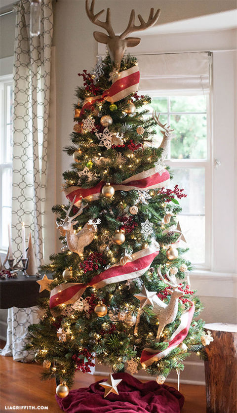 22 Sparkling Christmas Tree Decorating Ideas You'll Lose Yourself In