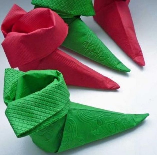 17 Captivating DIY Napkin Decorations To Beautify Your Christmas Table