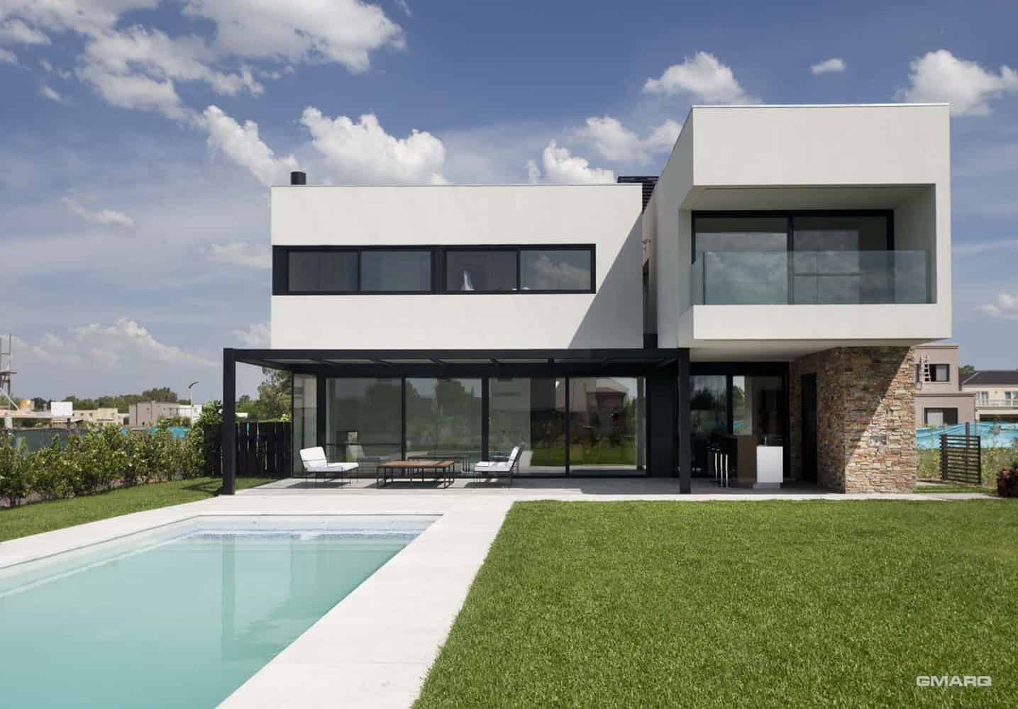 A House by Estudio GM ARQ in Buenos Aires, Argentina A House by Estudio GM ARQ in Buenos Aires, Argentina