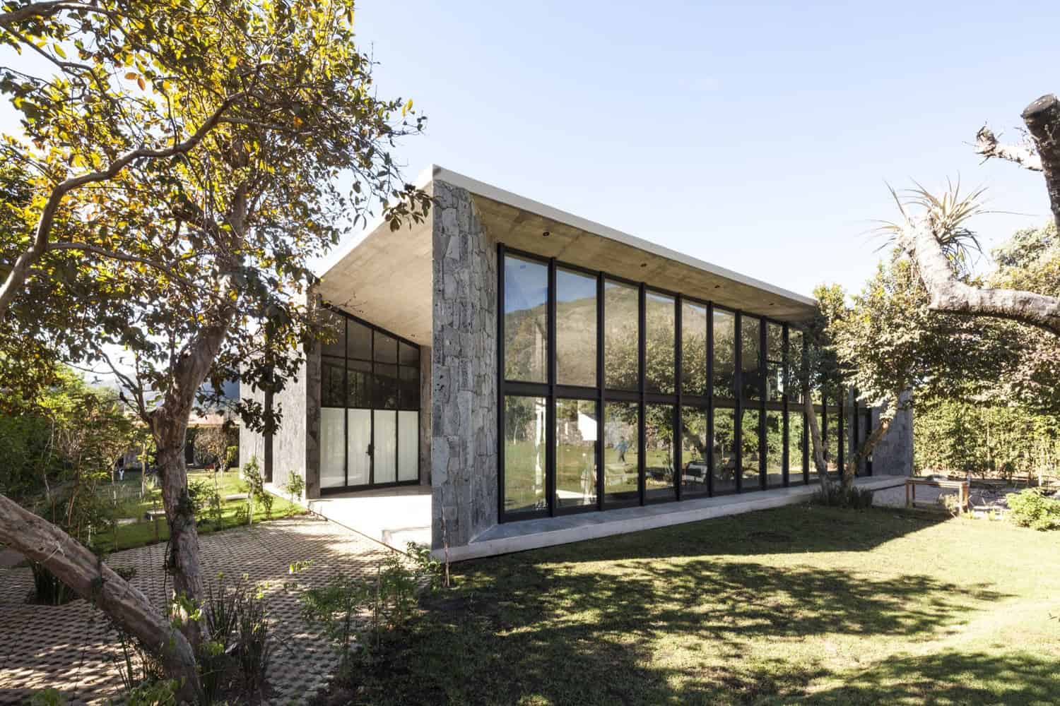 MA House by Cadaval & Solà-Morales in Tepoztlan, Mexico MA House by Cadaval & Solà-Morales in Tepoztlan, Mexico