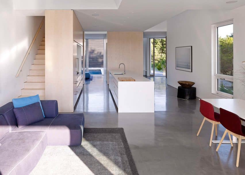 Quonochontaug House by Bernheimer Architecture on Rhode Island in New York