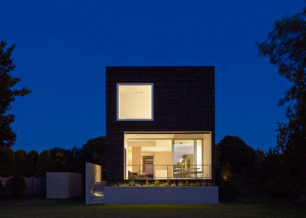 Quonochontaug House by Bernheimer Architecture on Rhode Island in New York