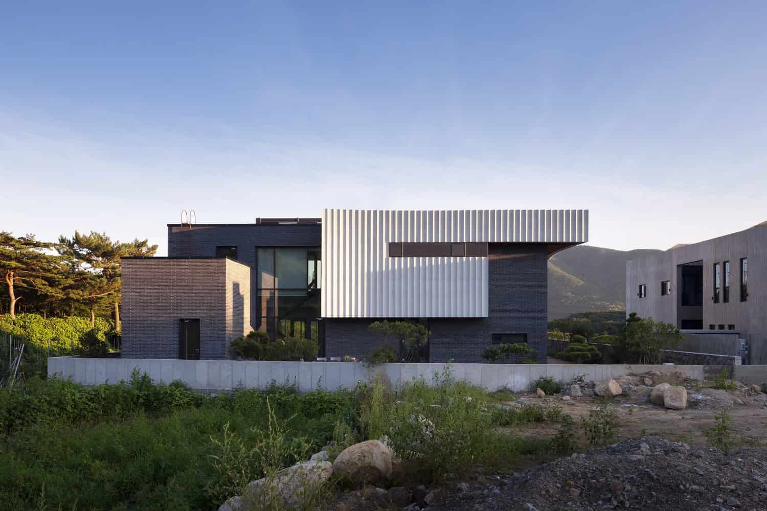 W House by ODE Architects in Gyeongju, South Korea W House by ODE Architects in Gyeongju, South Korea