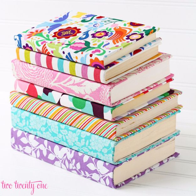 15 Awesome DIY Projects That Any Bookworm Will Craft