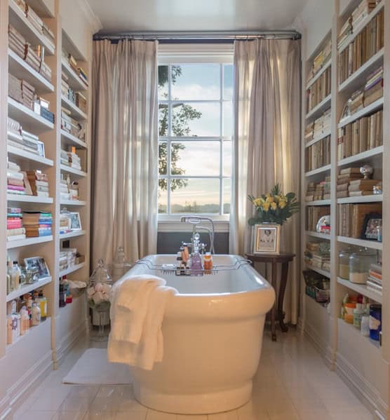 10 Exceptional Bathrooms With Bookshelves That You're Gonna Love 10 Exceptional Bathrooms With Bookshelves That You're Gonna Love
