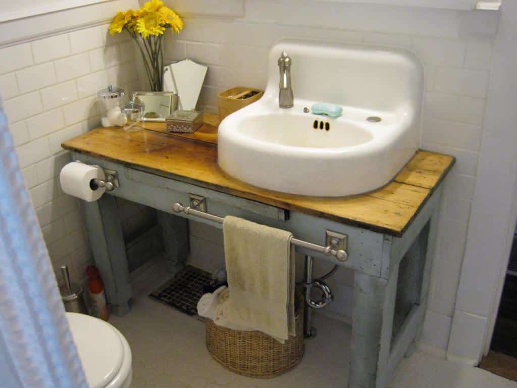16 Really Inspiring Ways To Decorate The Bathroom With Upcycled Items 16 Really Inspiring Ways To Decorate The Bathroom With Upcycled Items