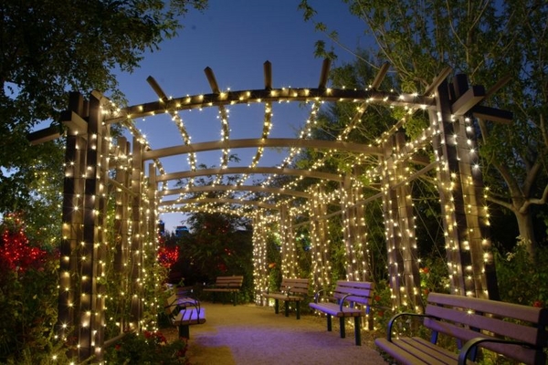 6 Great Ways To Use Lights In Your Outside Garden