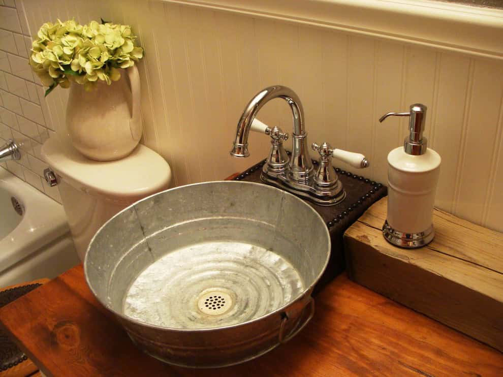 16 Really Inspiring Ways To Decorate The Bathroom With Upcycled Items 16 Really Inspiring Ways To Decorate The Bathroom With Upcycled Items