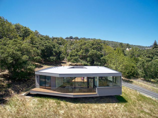 Box on the Rock by Schwartz and Architecture in Sonoma, California