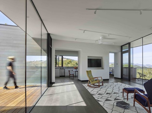 Box on the Rock by Schwartz and Architecture in Sonoma, California