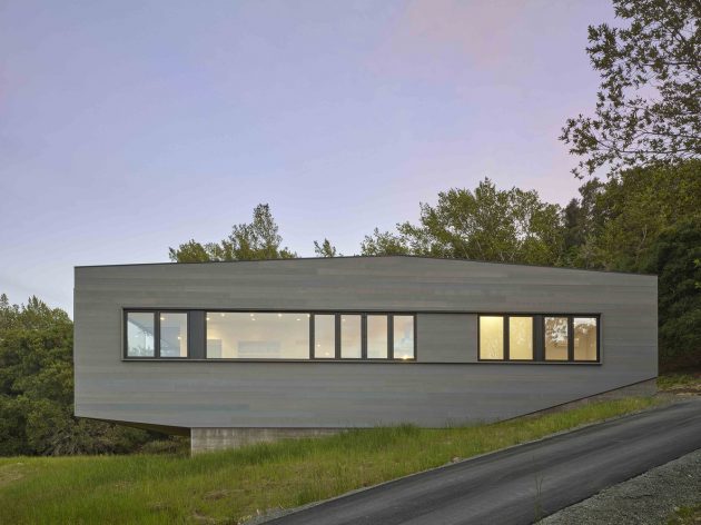 Box on the Rock by Schwartz and Architecture in Sonoma, California