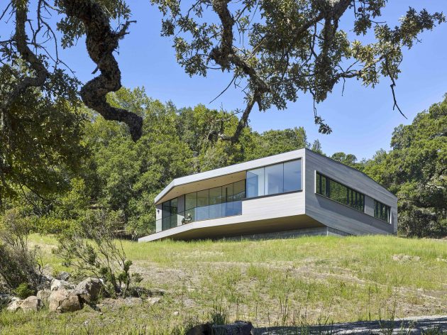 Box on the Rock by Schwartz and Architecture in Sonoma, California
