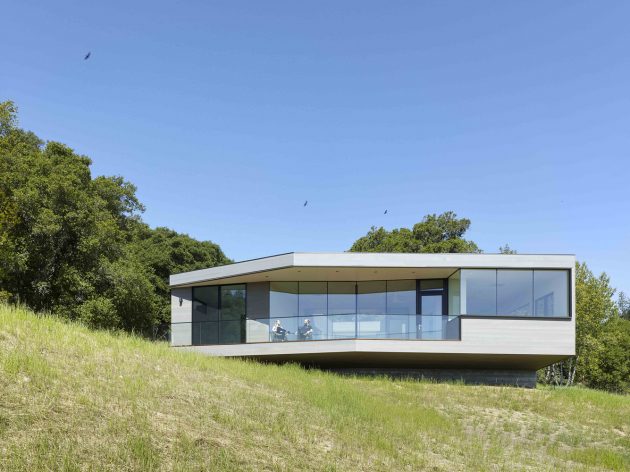 Box on the Rock by Schwartz and Architecture in Sonoma, California