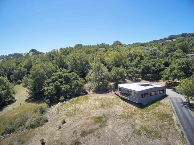 Box on the Rock by Schwartz and Architecture in Sonoma, California