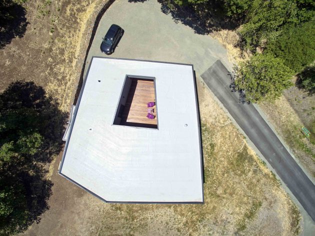 Box on the Rock by Schwartz and Architecture in Sonoma, California