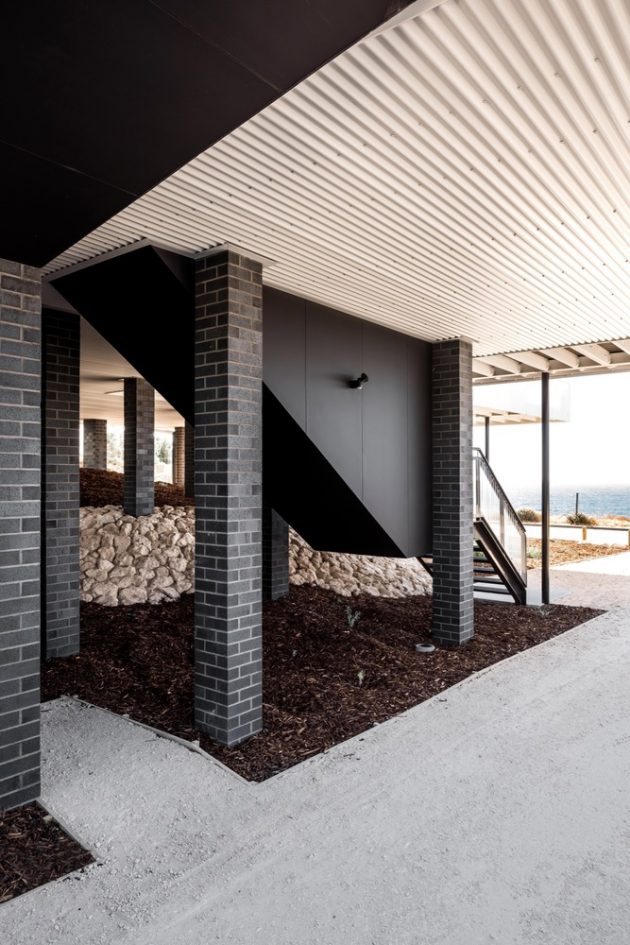 Falcon Beach House by Iredale Pedersen Hook Architects in Australia