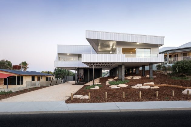 Falcon Beach House by Iredale Pedersen Hook Architects in Australia
