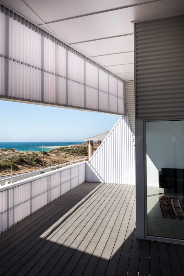 Falcon Beach House by Iredale Pedersen Hook Architects in Australia